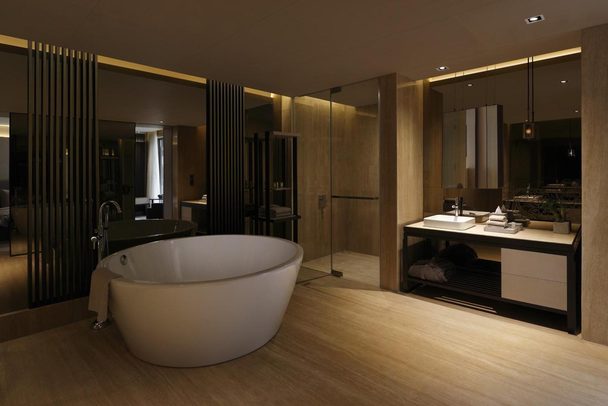 Corporate Suite Hi-Tea & Club Lounge Access Dis on Laundry & Dis on Spa 2 way Airport Transfer Floor Butler Service,327657112:JPEG