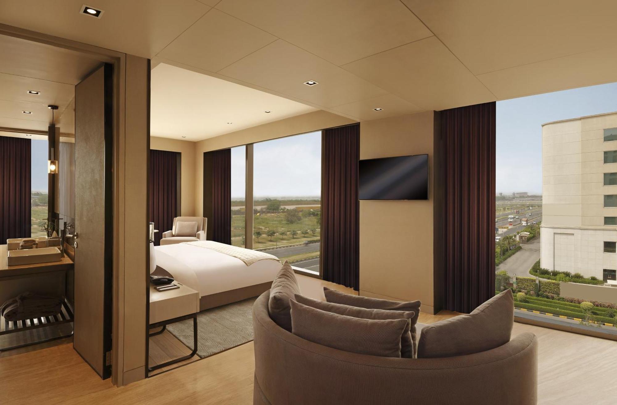 Panoramic Suite Hi-Tea & Club Lounge Access Dis on Laundry 2 way Airport Transfer Floor Butler Service,1221684307:JPEG